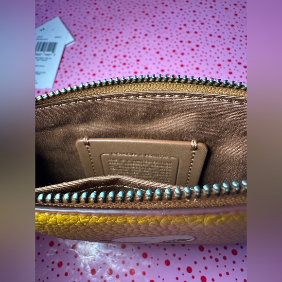 Coach Snoopy Present Leather Corner Zip Wristlet NWT - Picture 5 of 9